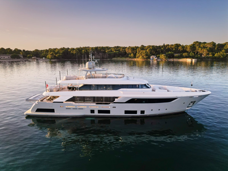 NAVETTA 37 2022 121' 6" CUSTOM LINE