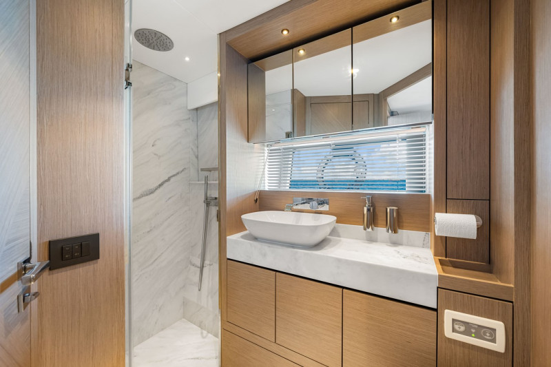 MANHATTAN 55 2021 56' 6" SUNSEEKER