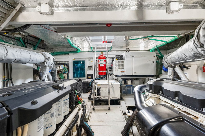 MANHATTAN 55 2021 56' 6" SUNSEEKER