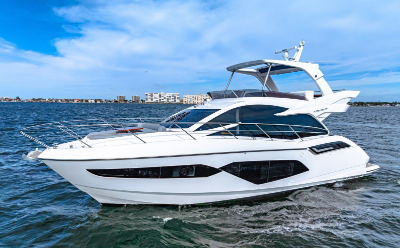 MANHATTAN 55 2021 56' 6" SUNSEEKER