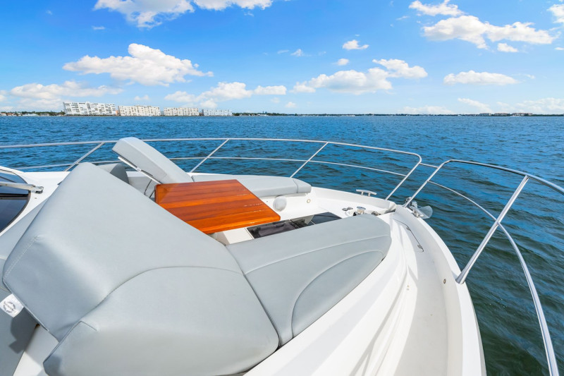 MANHATTAN 55 2021 56' 6" SUNSEEKER