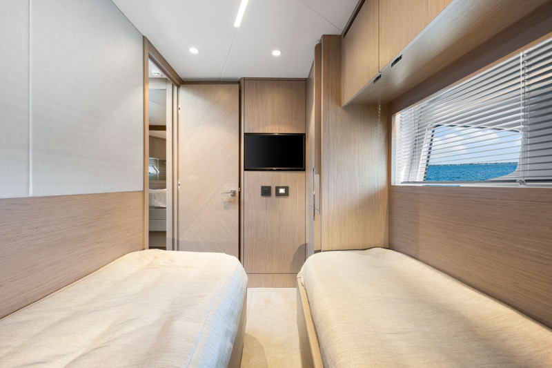 MANHATTAN 55 2021 56' 6" SUNSEEKER