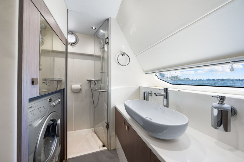 MANHATTAN 55 2021 56' 6" SUNSEEKER