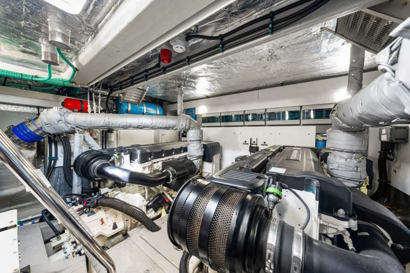 MANHATTAN 55 2021 56' 6" SUNSEEKER