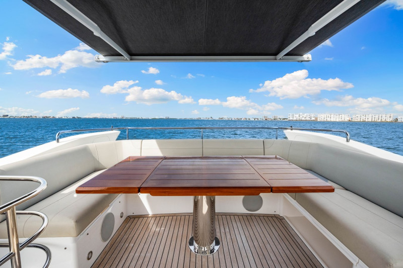 MANHATTAN 55 2021 56' 6" SUNSEEKER