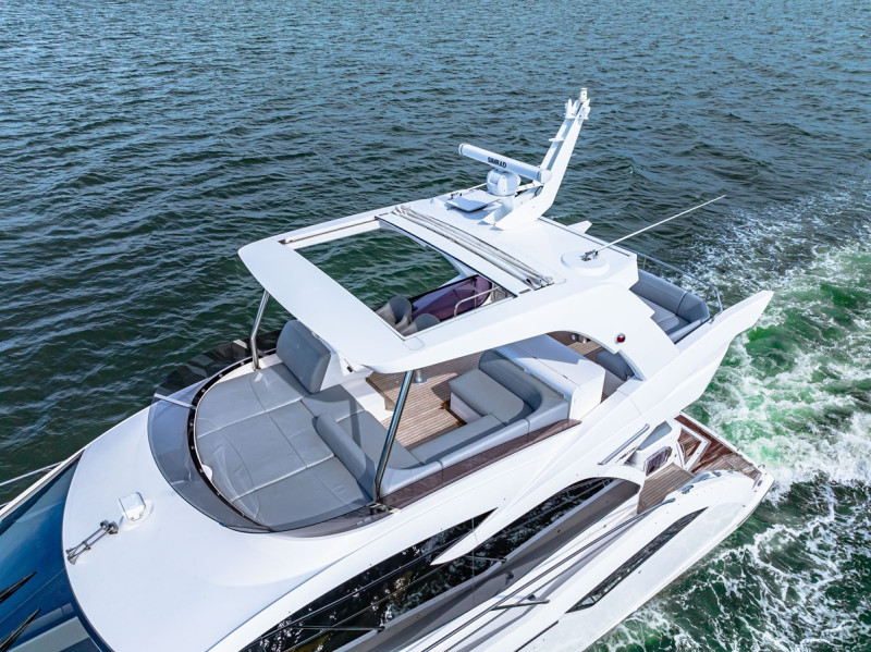 MANHATTAN 55 2021 56' 6" SUNSEEKER