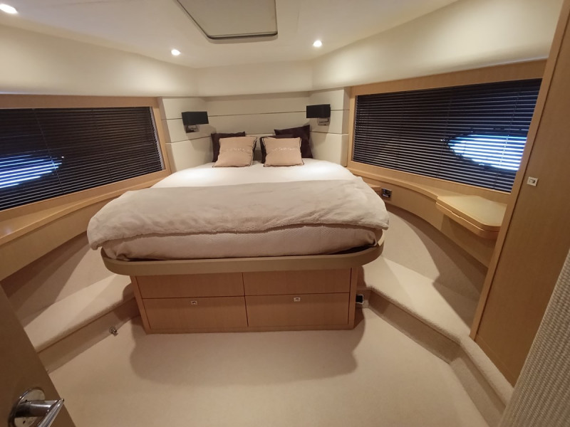 V78 2011 77' 7" PRINCESS YACHTS