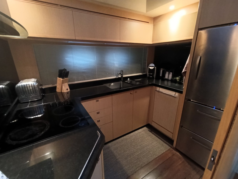 V78 2011 77' 7" PRINCESS YACHTS