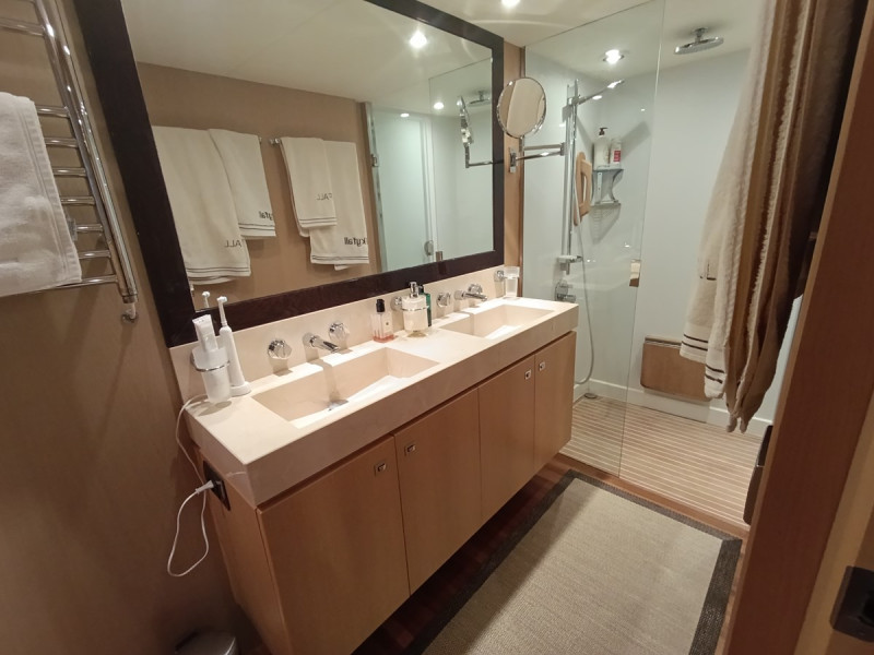 V78 2011 77' 7" PRINCESS YACHTS