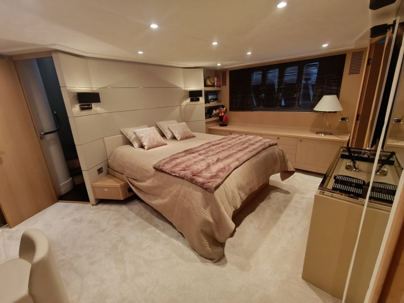 V78 2011 77' 7" PRINCESS YACHTS