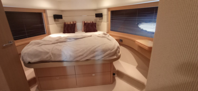 V78 2011 77' 7" PRINCESS YACHTS