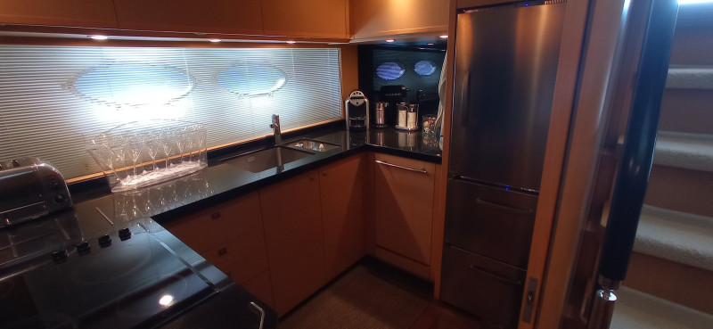 V78 2011 77' 7" PRINCESS YACHTS