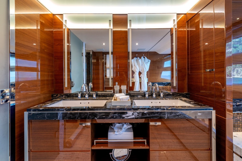 35M 2017 115' 4" PRINCESS YACHTS