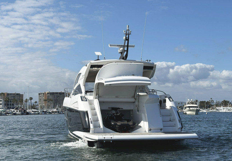 PREDATOR 57 2015 60' 1" SUNSEEKER
