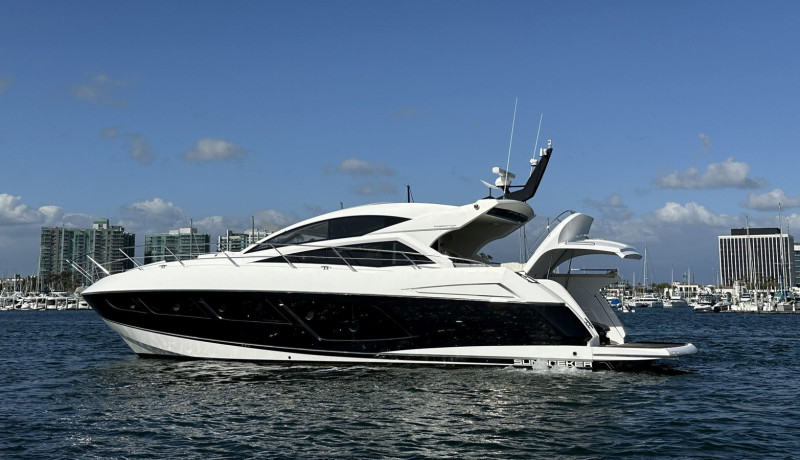 PREDATOR 57 2015 60' 1" SUNSEEKER