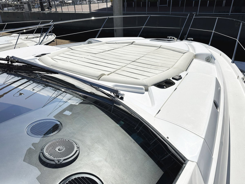 PREDATOR 57 2015 60' 1" SUNSEEKER