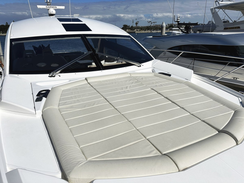 PREDATOR 57 2015 60' 1" SUNSEEKER
