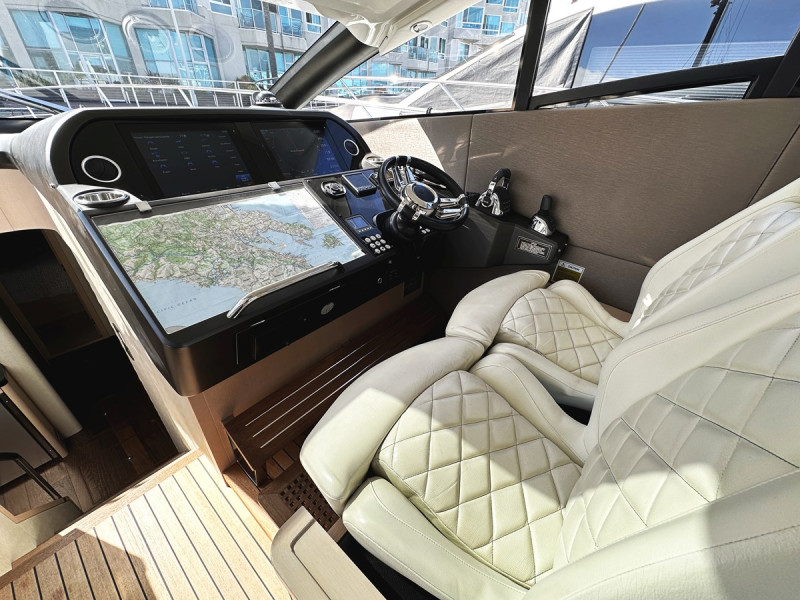 PREDATOR 57 2015 60' 1" SUNSEEKER