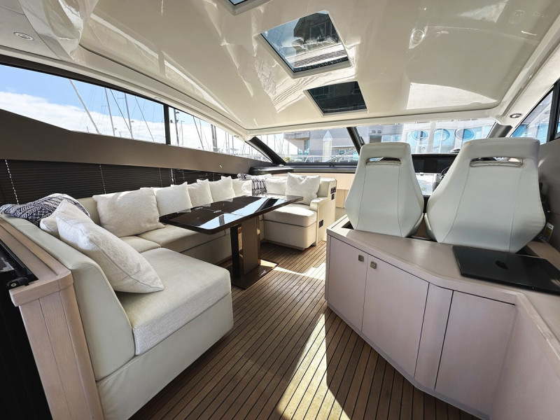 PREDATOR 57 2015 60' 1" SUNSEEKER