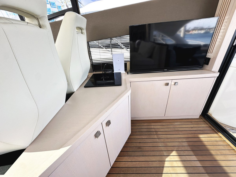 PREDATOR 57 2015 60' 1" SUNSEEKER