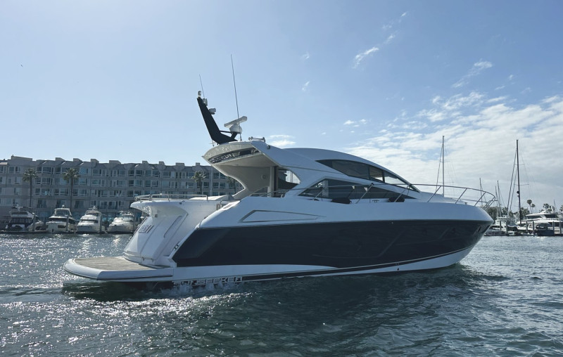 PREDATOR 57 2015 60' 1" SUNSEEKER