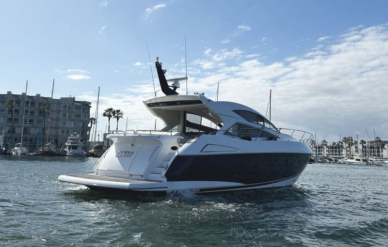 PREDATOR 57 2015 60' 1" SUNSEEKER