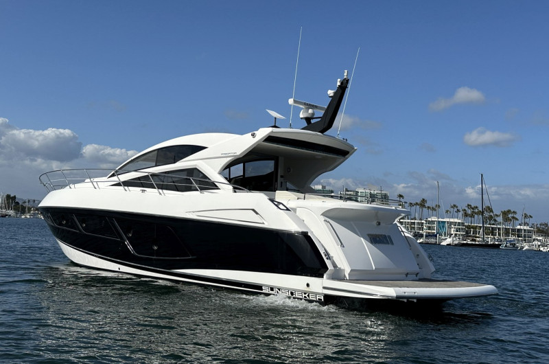 PREDATOR 57 2015 60' 1" SUNSEEKER