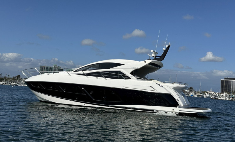 PREDATOR 57 2015 60' 1" SUNSEEKER