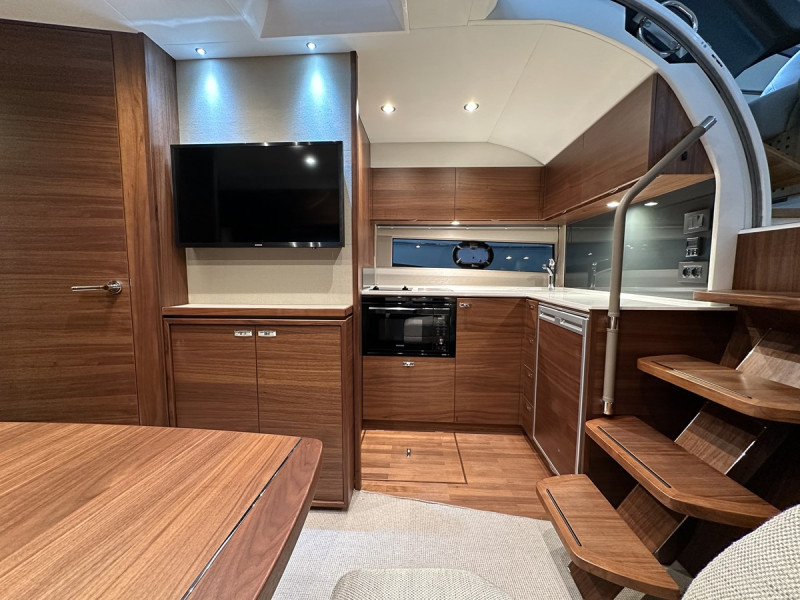PRINCESS V40 2023 42' 7" PRINCESS YACHTS