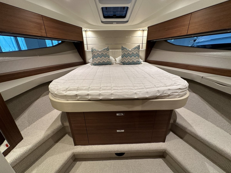 PRINCESS V40 2023 42' 7" PRINCESS YACHTS