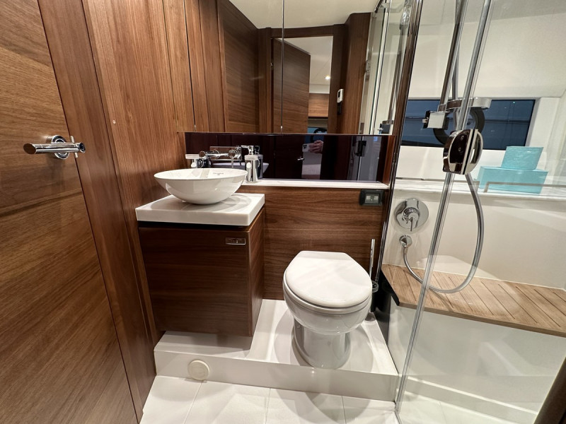 PRINCESS V40 2023 42' 7" PRINCESS YACHTS