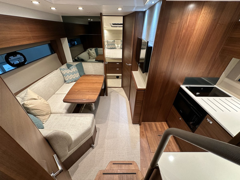 PRINCESS V40 2023 42' 7" PRINCESS YACHTS
