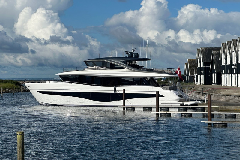 PRINCESS X80 2024 82' 5" PRINCESS YACHTS