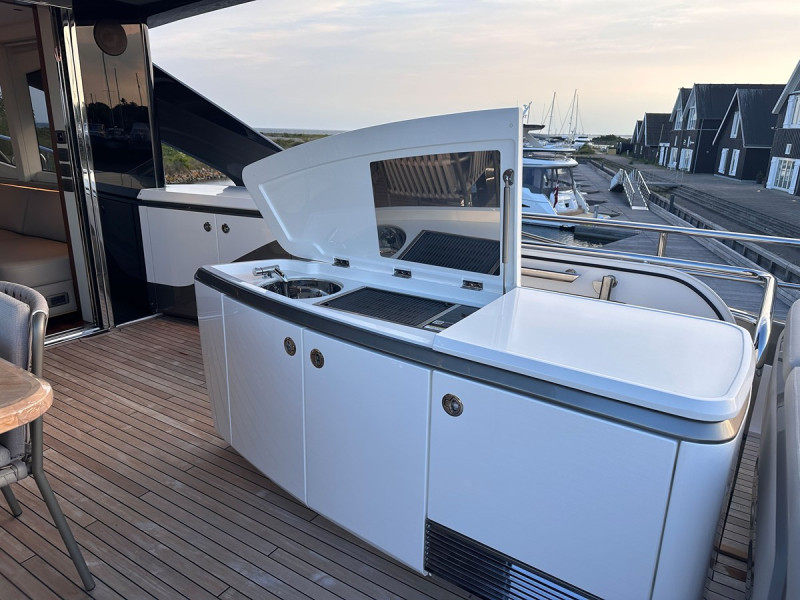 PRINCESS X80 2024 82' 5" PRINCESS YACHTS