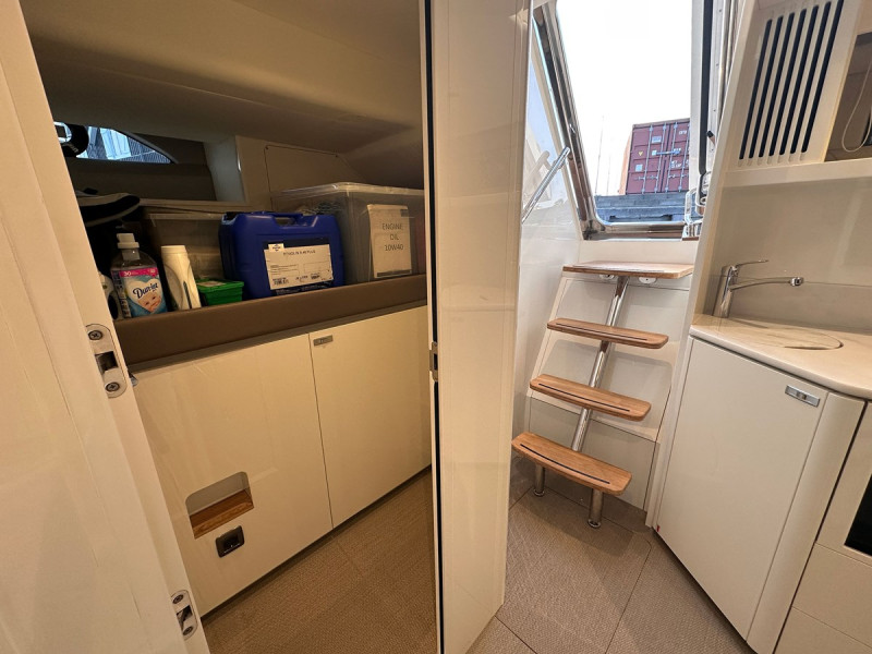 PRINCESS X80 2024 82' 5" PRINCESS YACHTS