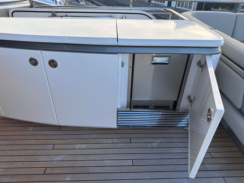 PRINCESS X80 2024 82' 5" PRINCESS YACHTS