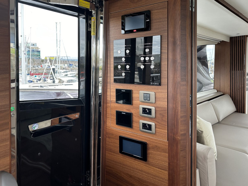 PRINCESS X80 2024 82' 5" PRINCESS YACHTS