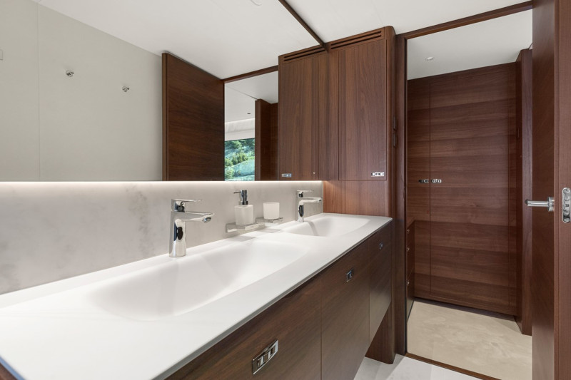 PRINCESS S72 2023 75' 9" PRINCESS YACHTS