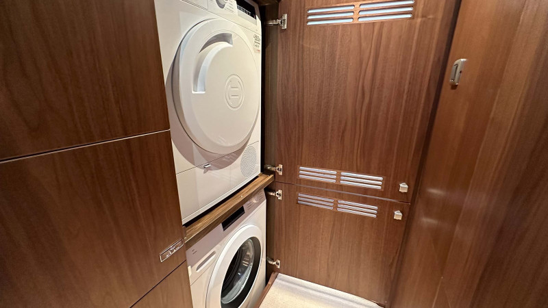 PRINCESS F65 2023 66' 7" PRINCESS YACHTS