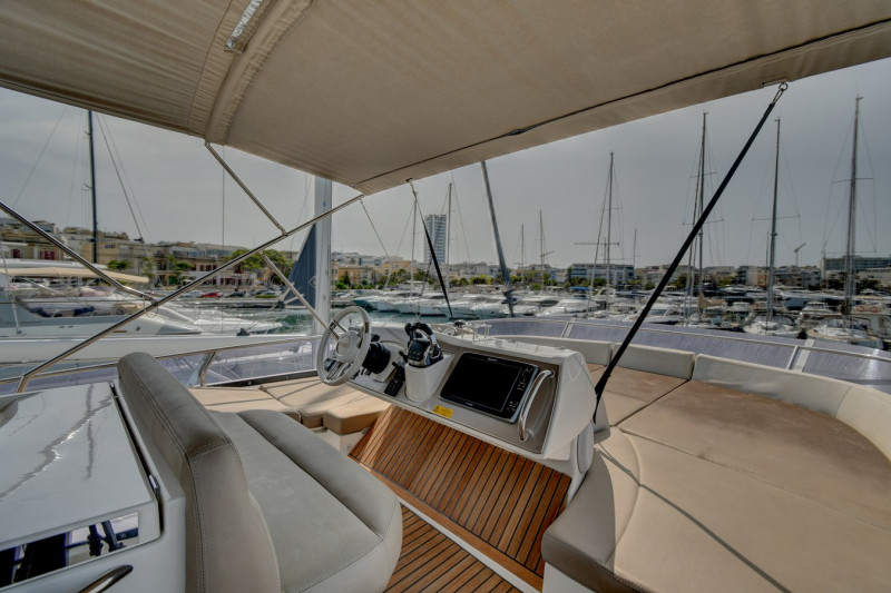 2015 62' 0" PRESTIGE