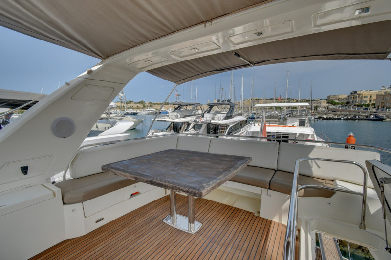 2015 62' 0" PRESTIGE