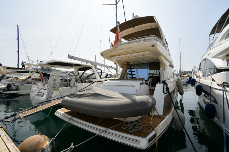 2015 62' 0" PRESTIGE