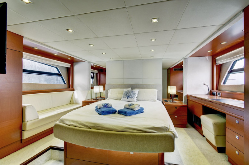 2015 62' 0" PRESTIGE