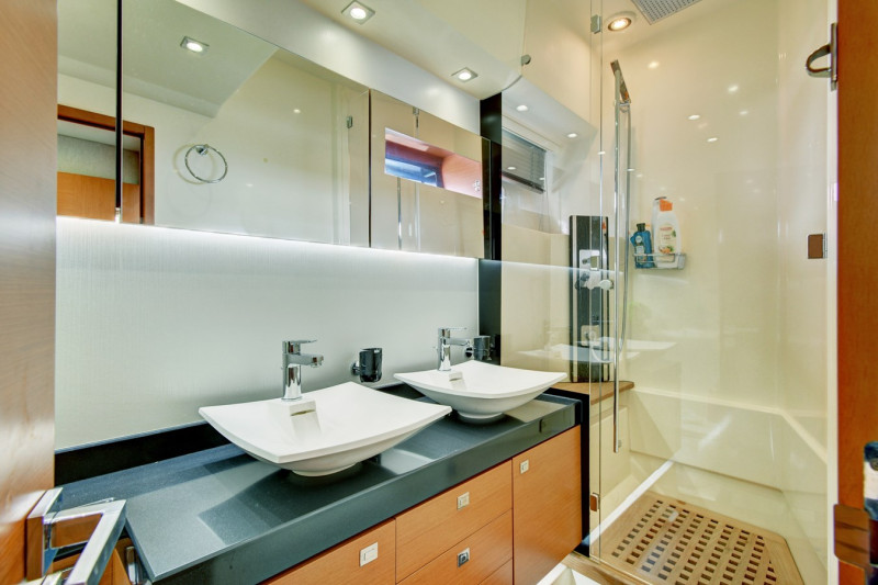 2015 62' 0" PRESTIGE