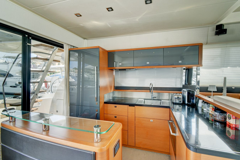 2015 62' 0" PRESTIGE