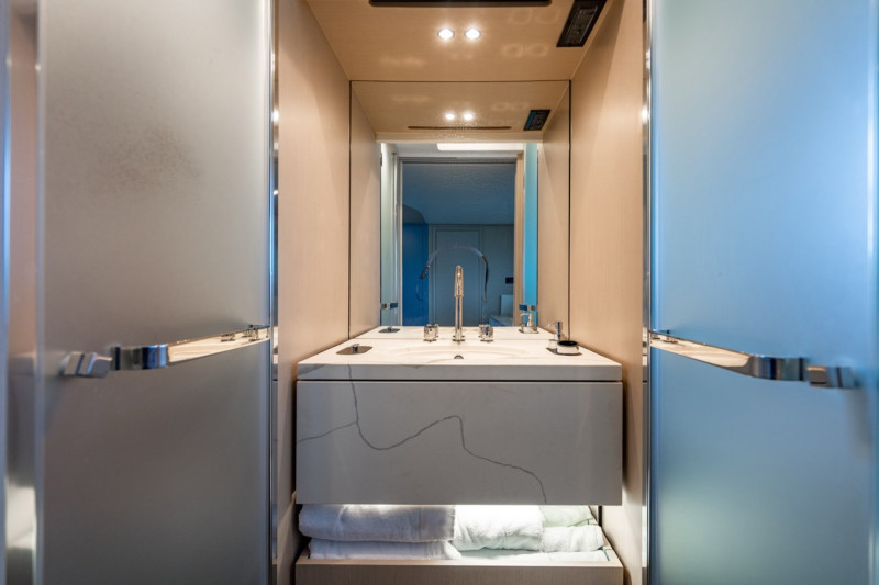 FLY 68 2023 68' 0" AZIMUT YACHTS