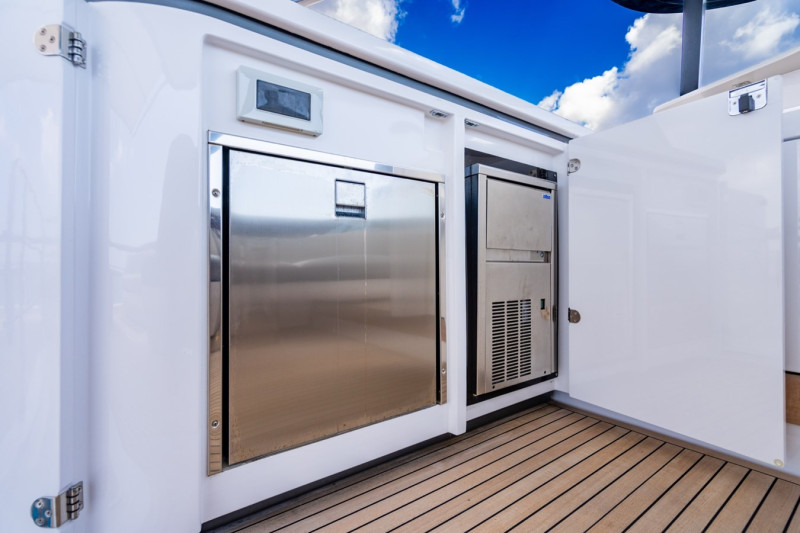 FLY 68 2023 68' 0" AZIMUT YACHTS