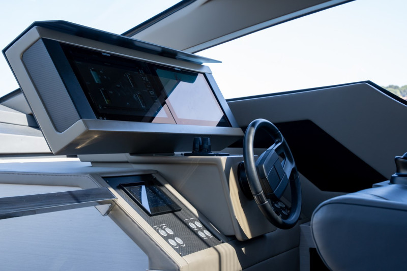 7X 2024 69' 3" PERSHING