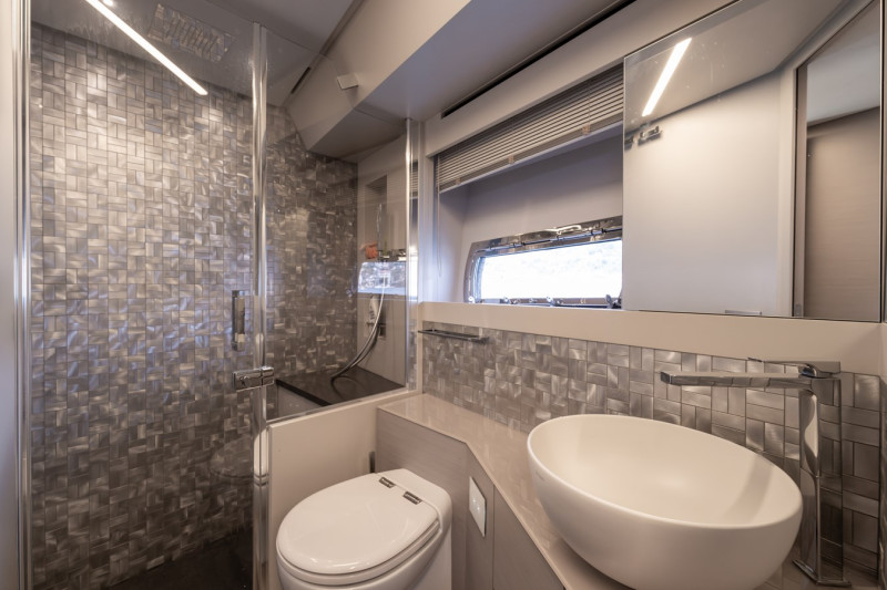 7X 2024 69' 3" PERSHING