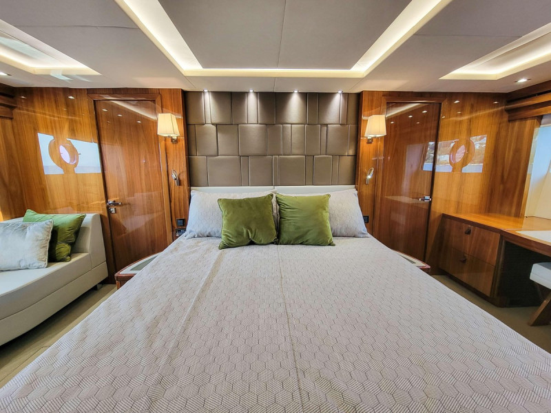 SUNSEEKER 86 2016 86' 4" SUNSEEKER